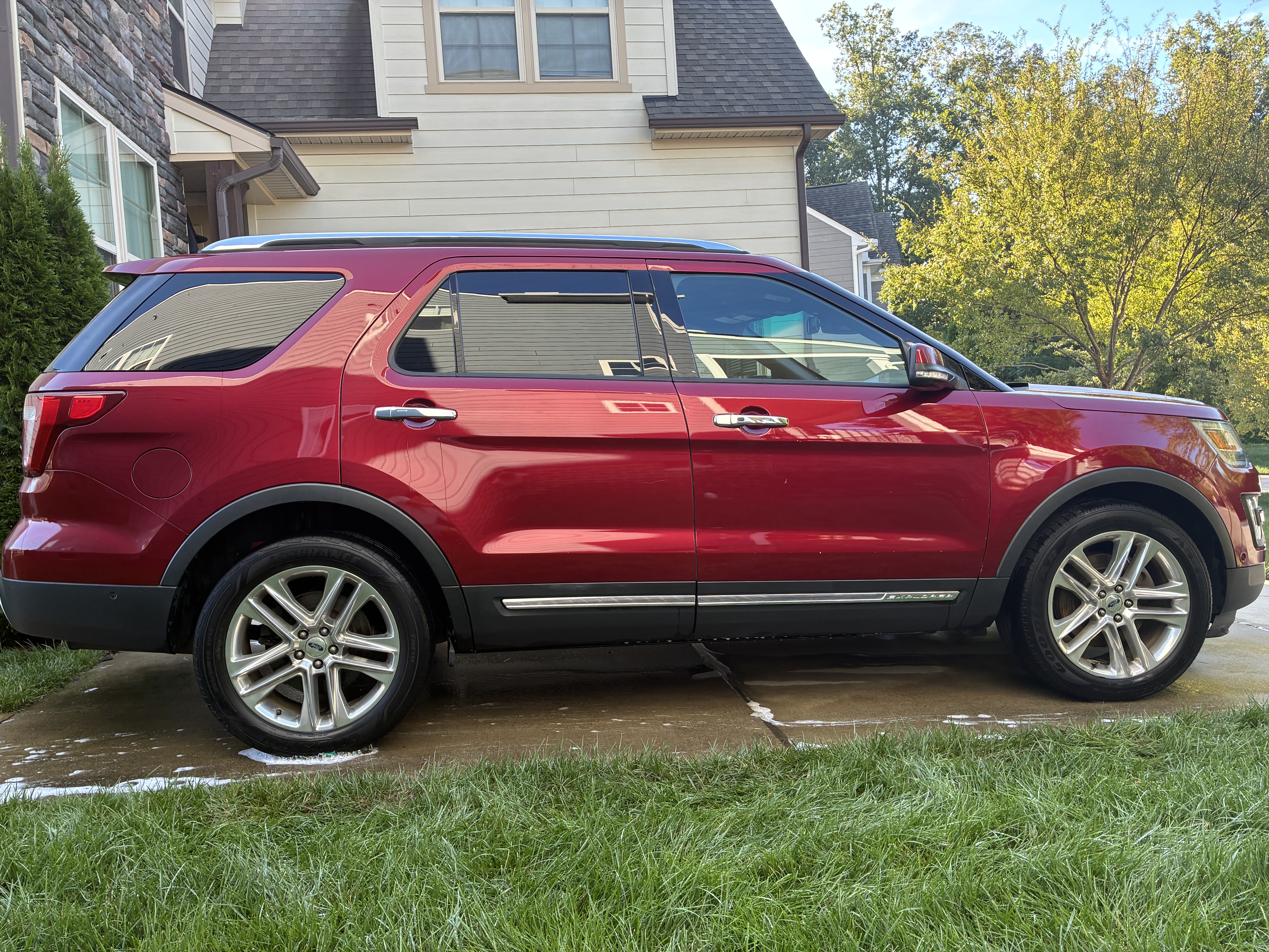 Used 2017 Ford Explorer Limited w/ Equipment Group 301A AWD/4WD image 6