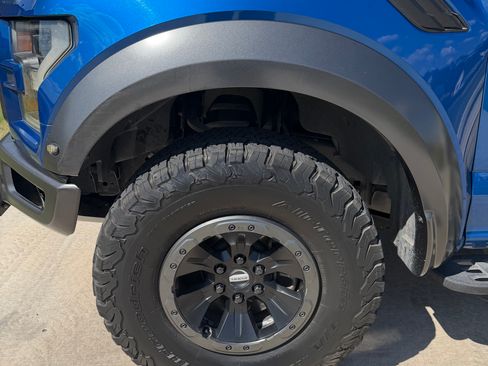 Used 2017 Ford F150 Raptor w/ Equipment Group 802A Luxury AWD/4WD image 8