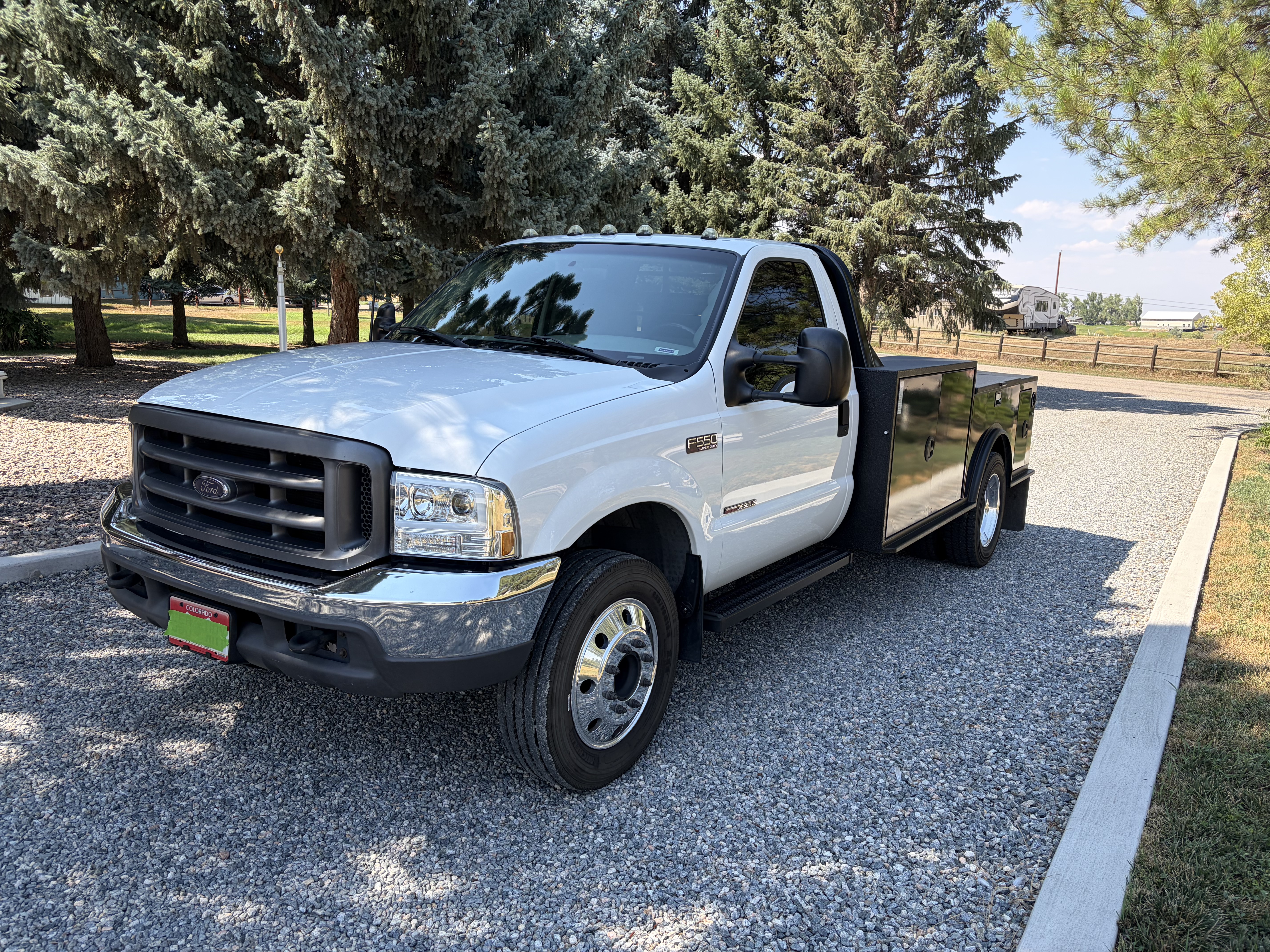 Used 2000 Ford F550 2WD Regular Cab Super Duty image 1