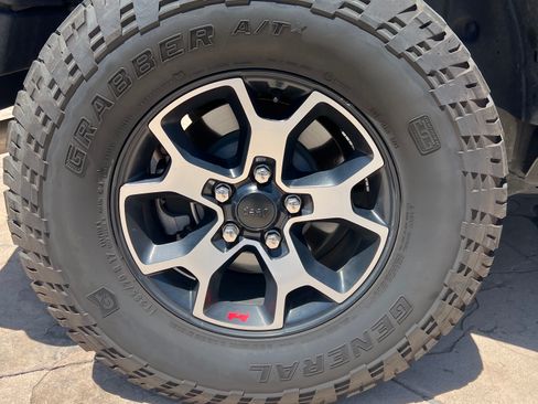 Used 2021 Jeep Wrangler Unlimited Rubicon AWD/4WD image 10