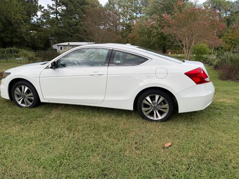 Used 2011 Honda Accord EX-L image 2