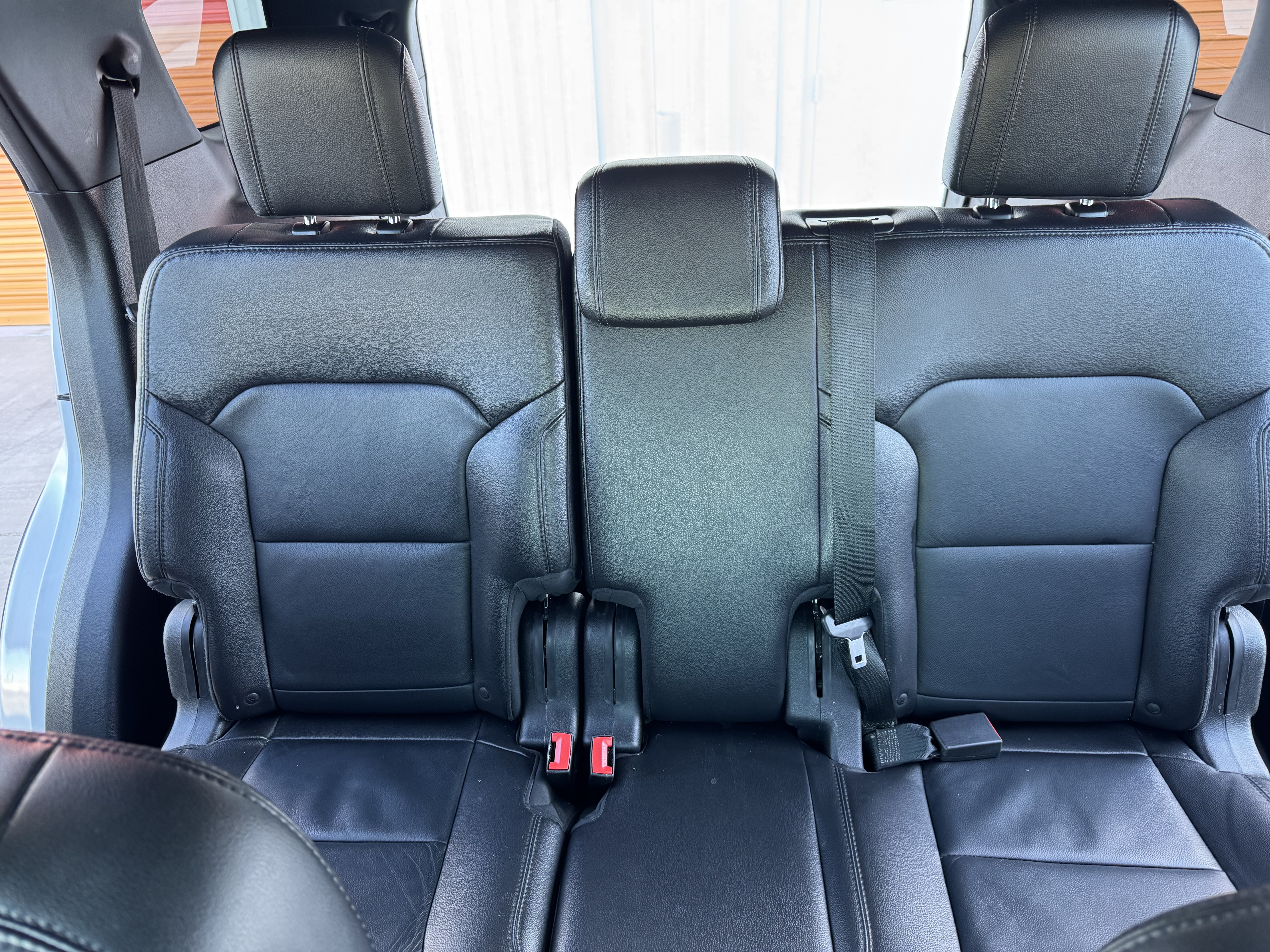 Used 2018 Ford Explorer XLT w/ Equipment Group 202A FWD image 14