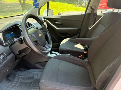 Used 2015 Chevrolet Trax LS AWD/4WD image 11