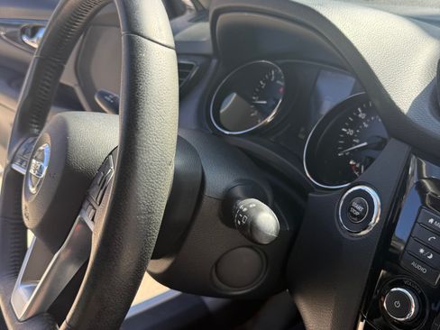 Used 2019 Nissan Rogue SV image 9