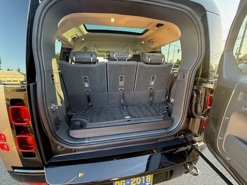 Used 2024 Land Rover Defender 130 X-Dynamic SE image 14