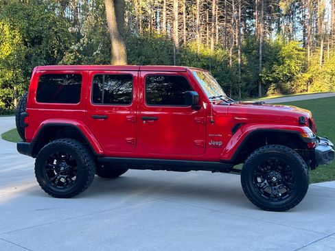 Used 2019 Jeep Wrangler Unlimited Sahara w/ Uconnect 4C Nav & Sound Group image 1
