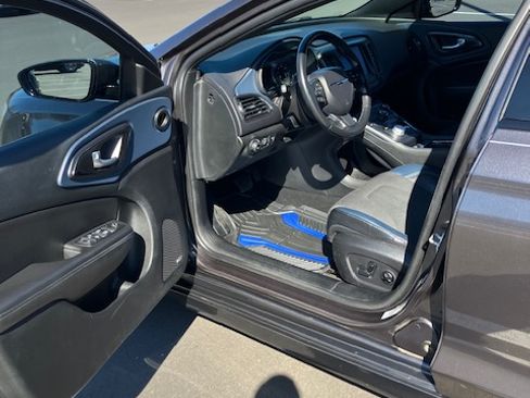 Used 2015 Chrysler 200 S w/ Navigation & Sound Group I image 11