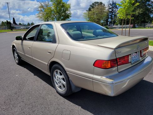 Used 2001 Toyota Camry LE image 8