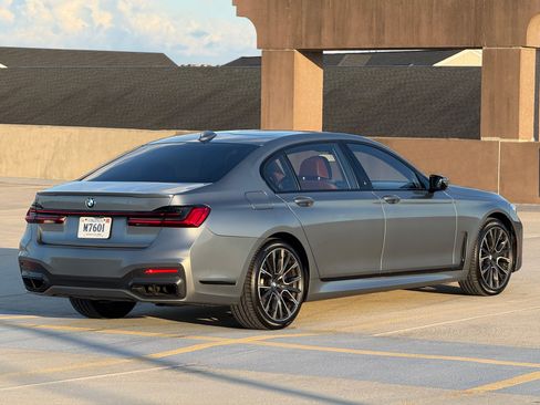 Used 2020 BMW M760i xDrive w/ Luxury Rear Seating Package image 9