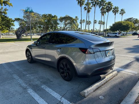 Used 2025 Tesla Model Y Long Range image 8