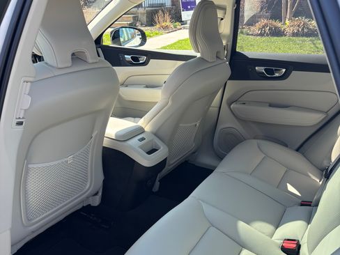 Used 2025 Volvo XC60 B5 Plus w/ Climate Package image 9