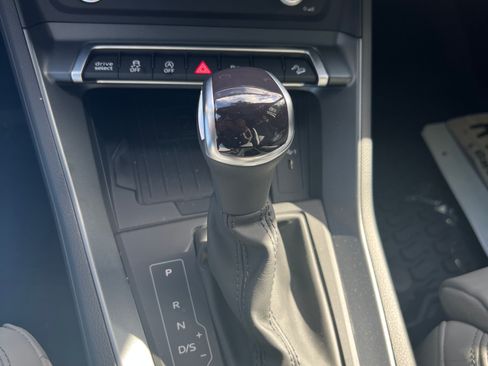 Used 2025 Audi Q3 2.0T Premium w/ Convenience Package image 25
