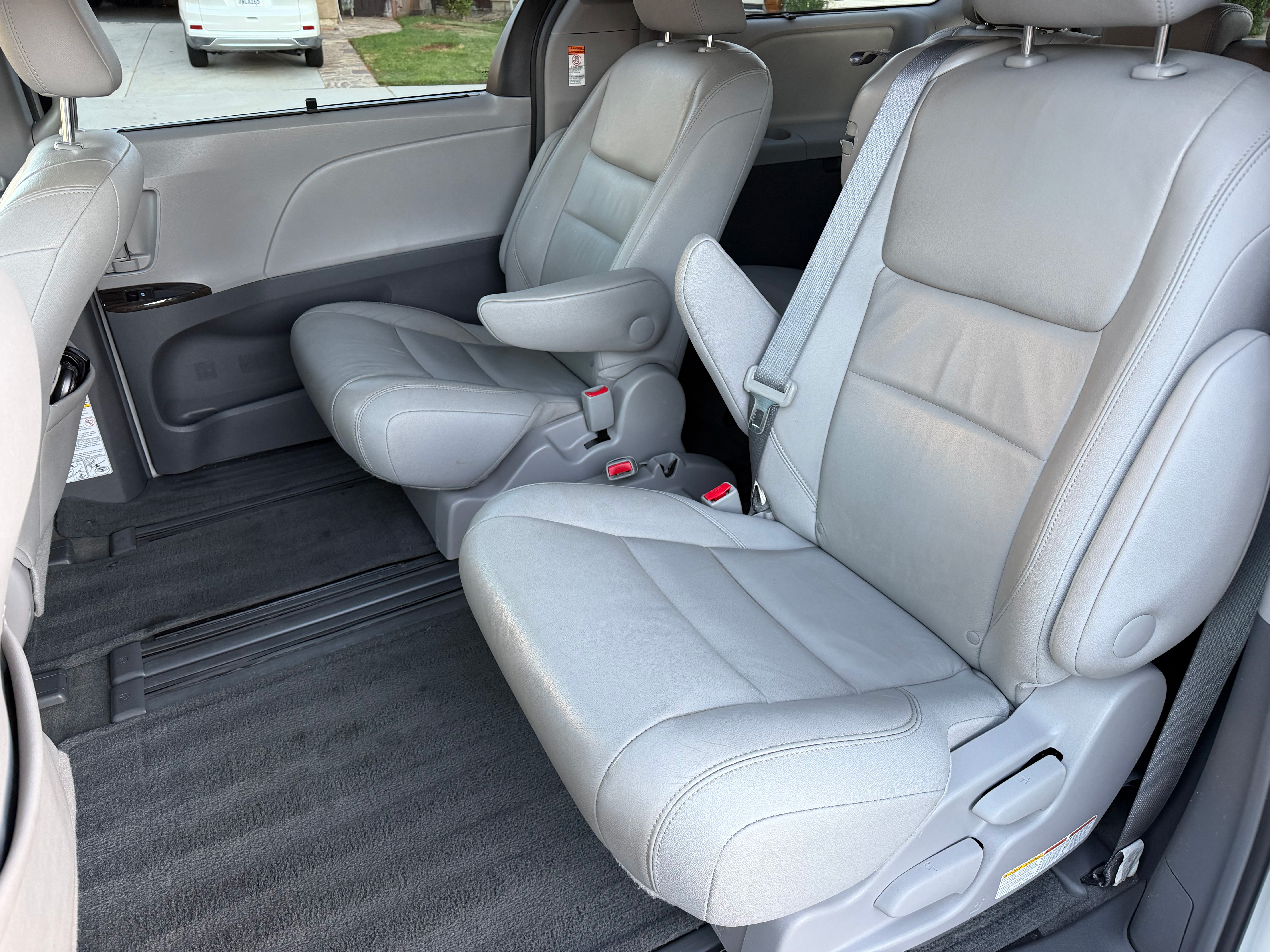 Used 2015 Toyota Sienna XLE Premium FWD image 14