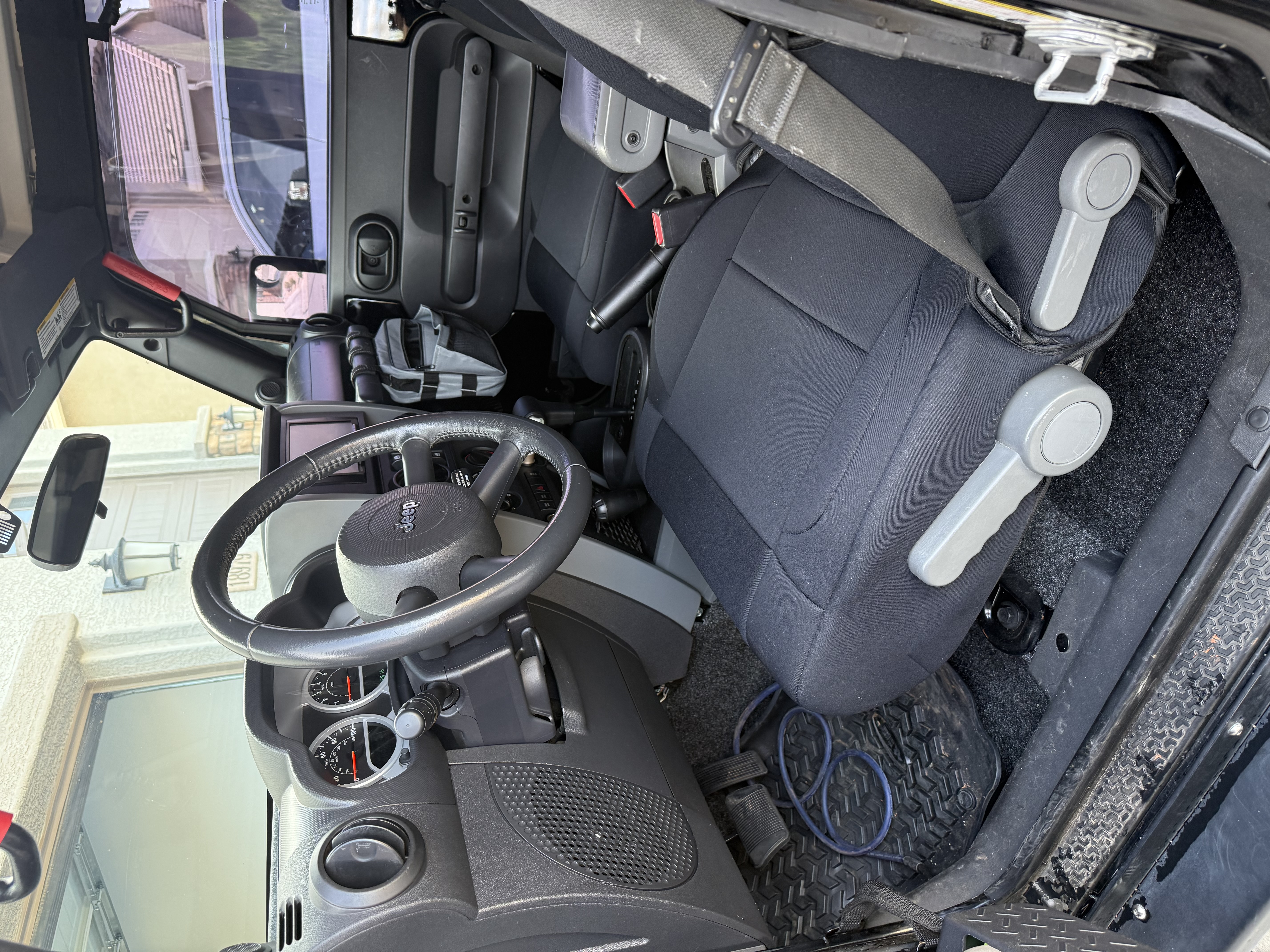 Used 2010 Jeep Wrangler Unlimited Rubicon AWD/4WD image 5