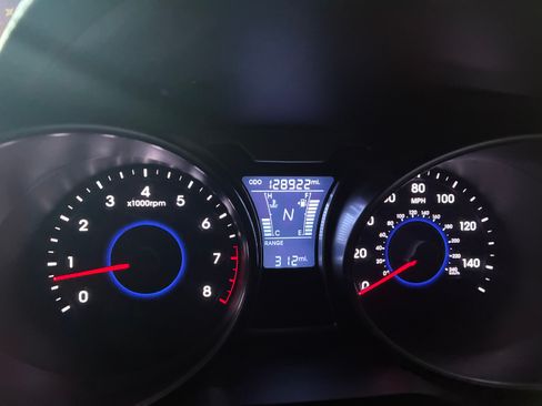 Used 2016 Hyundai Veloster w/ Option Group 02 image 12