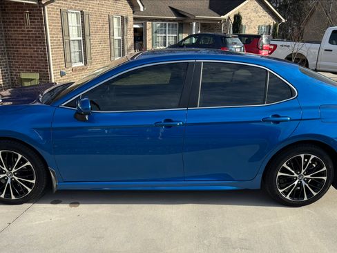 Used 2018 Toyota Camry SE image 4