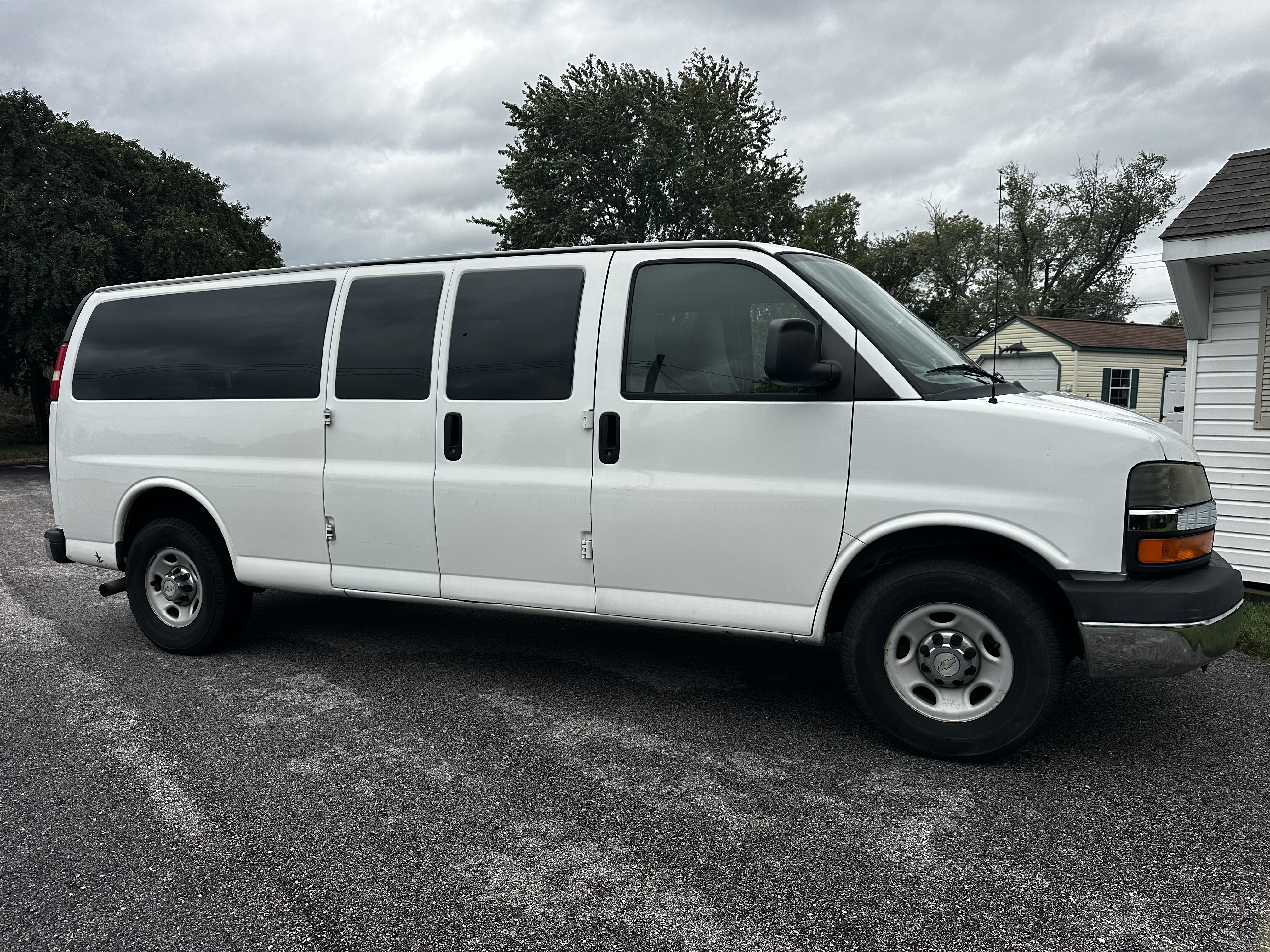 Used 2015 Chevrolet Express 3500 LT w/ LT Preferred Equipment Group RWD image 4