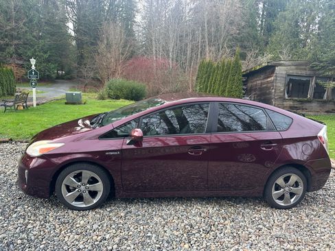 Used 2013 Toyota Prius Persona Series image 2