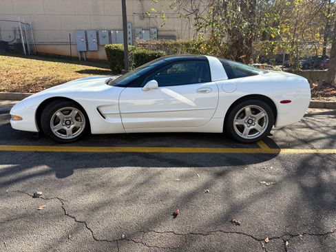 Used 1998 Chevrolet Corvette Coupe 2D w/ Roof Pkg image 11