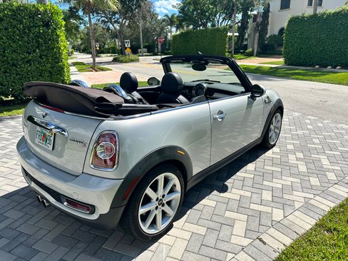 Used 2015 MINI Cooper S w/ Highgate Package image 2