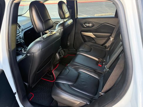 Used 2017 Jeep Cherokee High Altitude FWD image 13