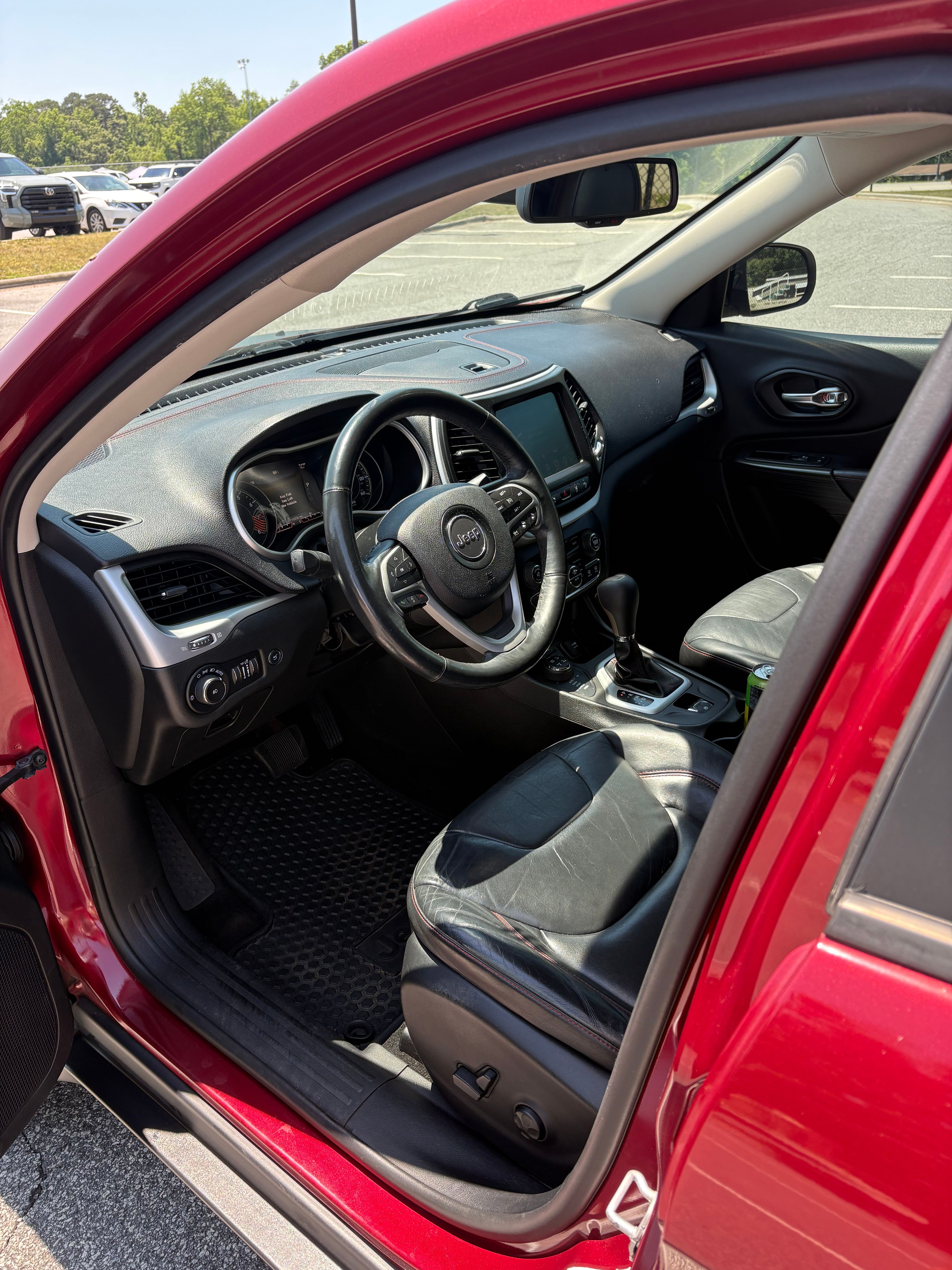Used 2014 Jeep Cherokee Trailhawk w/ Technology Group AWD/4WD image 9