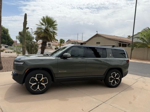 Used 2022 Rivian R1S Launch Edition AWD/4WD image 2