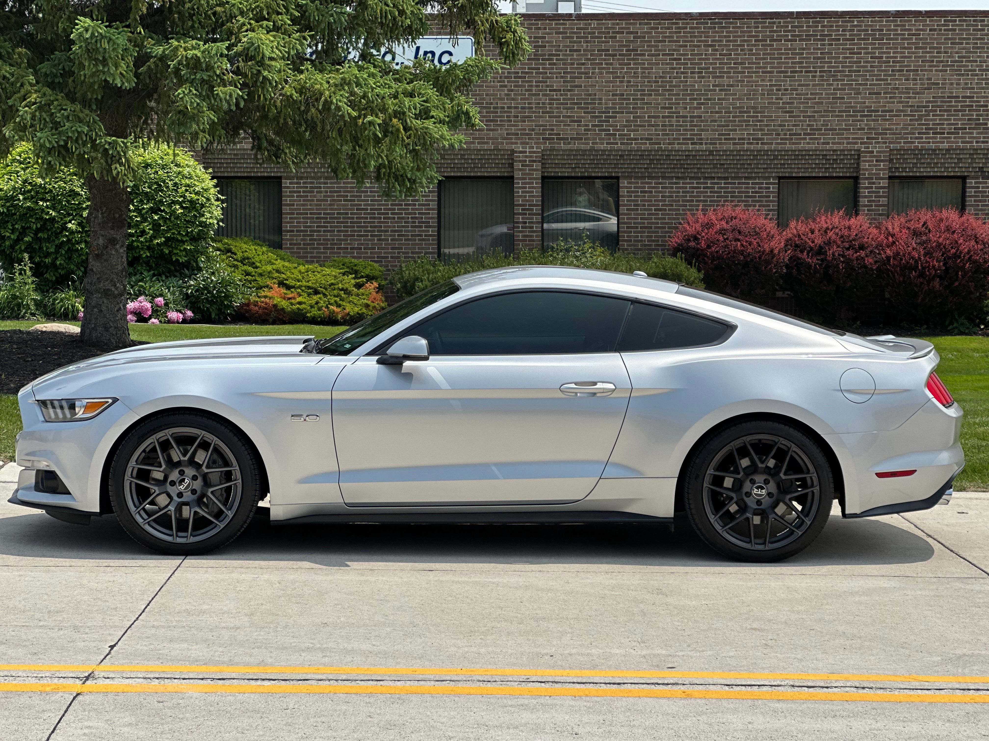 Used 2016 Ford Mustang GT Premium RWD image 4