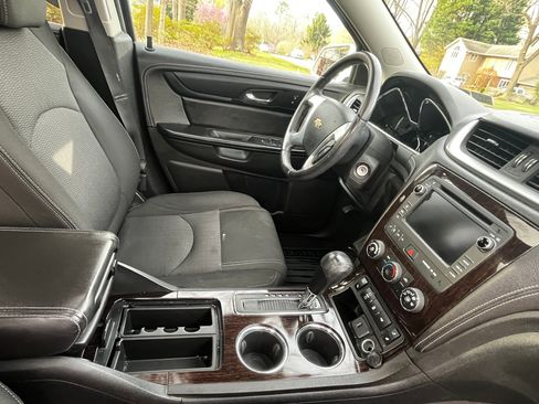 Used 2016 Chevrolet Traverse LT w/ Style and Technology Package image 6