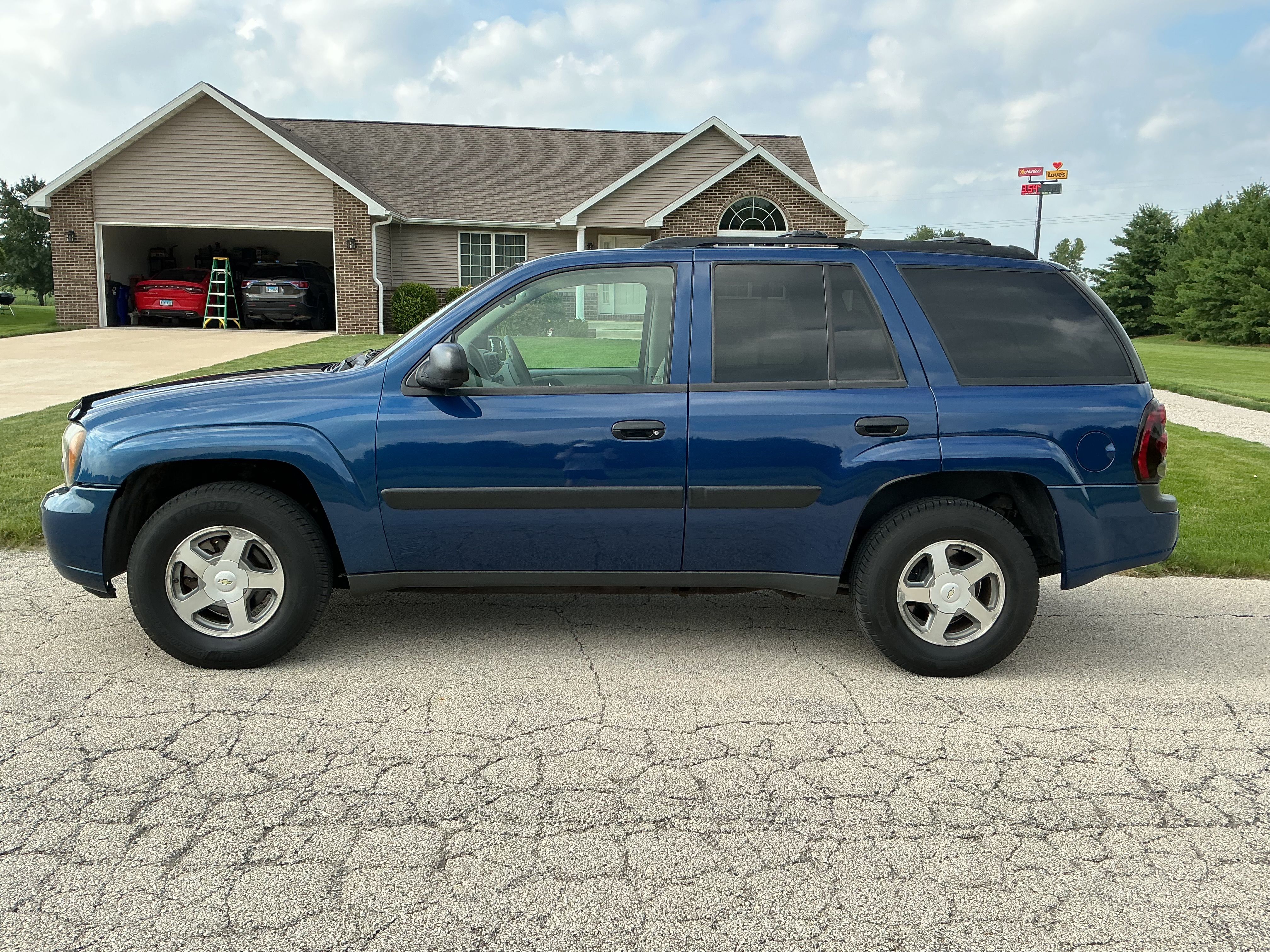 Used 2005 Chevrolet TrailBlazer LS w/ LS Preferred Equipment Group AWD/4WD image 2