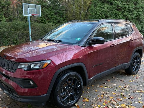 Used 2022 Jeep Compass Latitude image 13