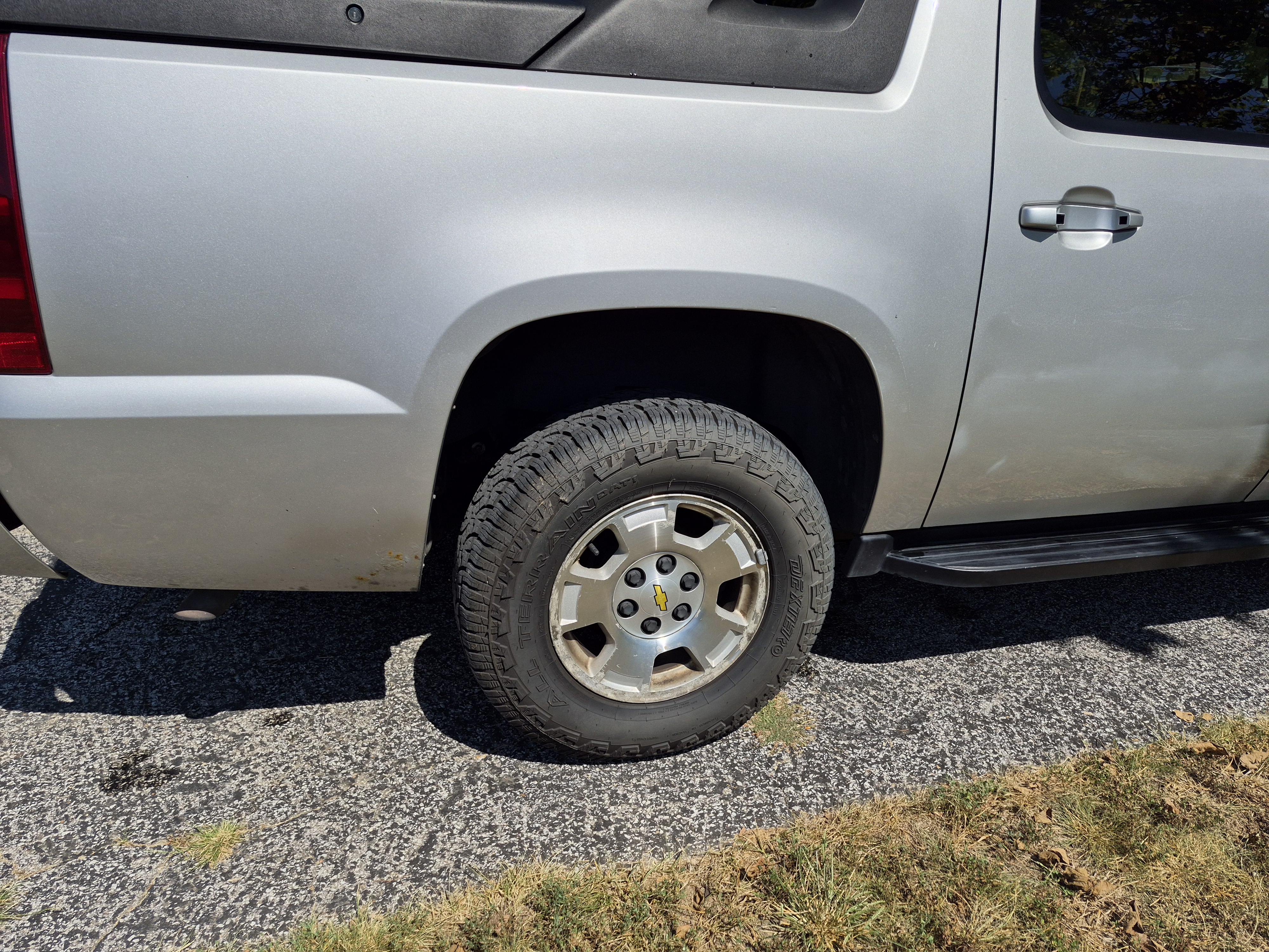 Used 2010 Chevrolet Avalanche LS w/ Interior Plus Package AWD/4WD image 12
