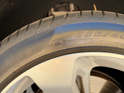 Used 2019 Bentley Bentayga image 22