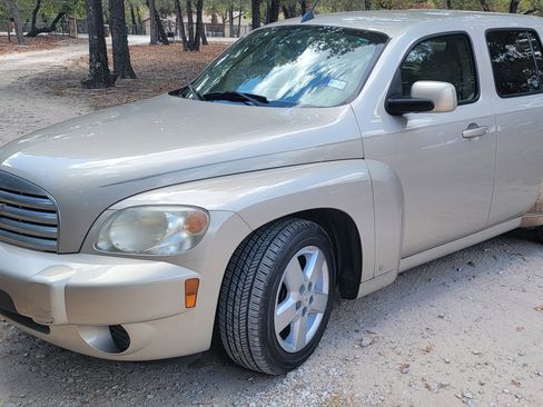 Used 2009 Chevrolet HHR LT image 1