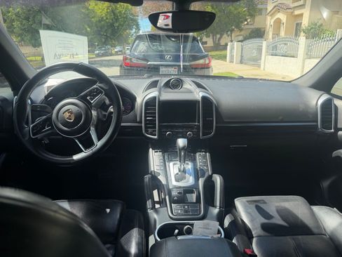 Used 2016 Porsche Cayenne AWD/4WD image 2