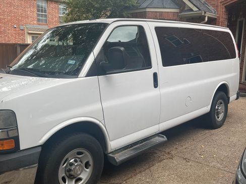 Used 2014 Chevrolet Express 2500 LT w/ LT Preferred Equipment Group image 1