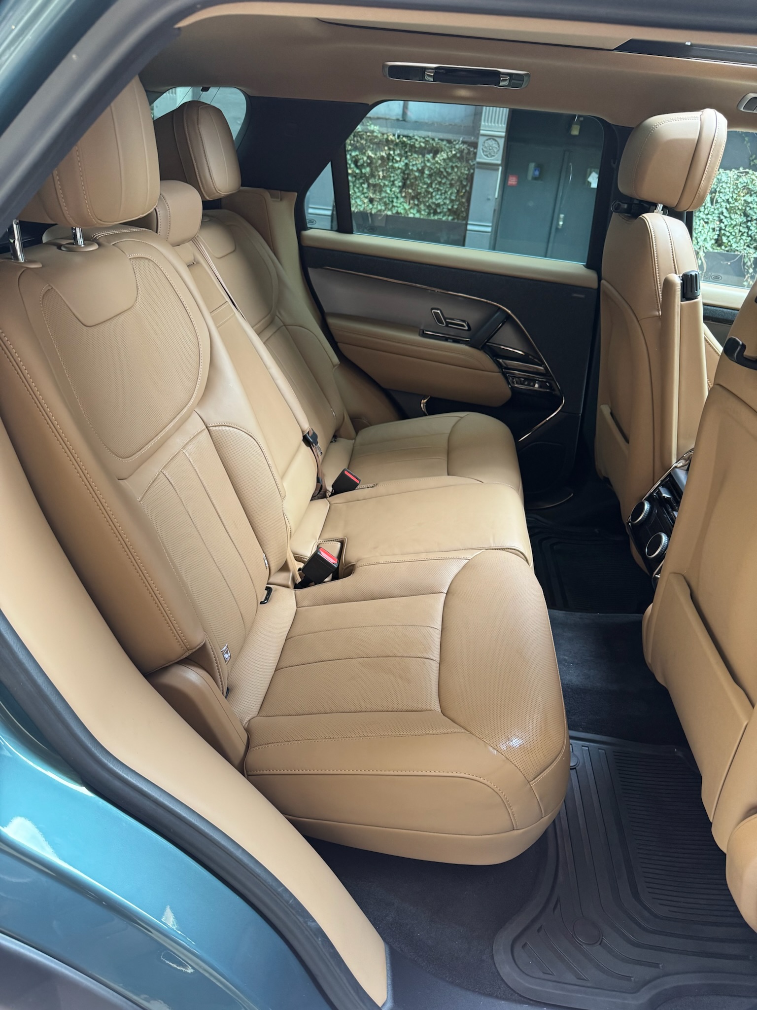 Used 2024 Land Rover Range Rover Sport SE AWD/4WD image 8