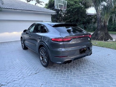 Used 2021 Porsche Cayenne S image 17