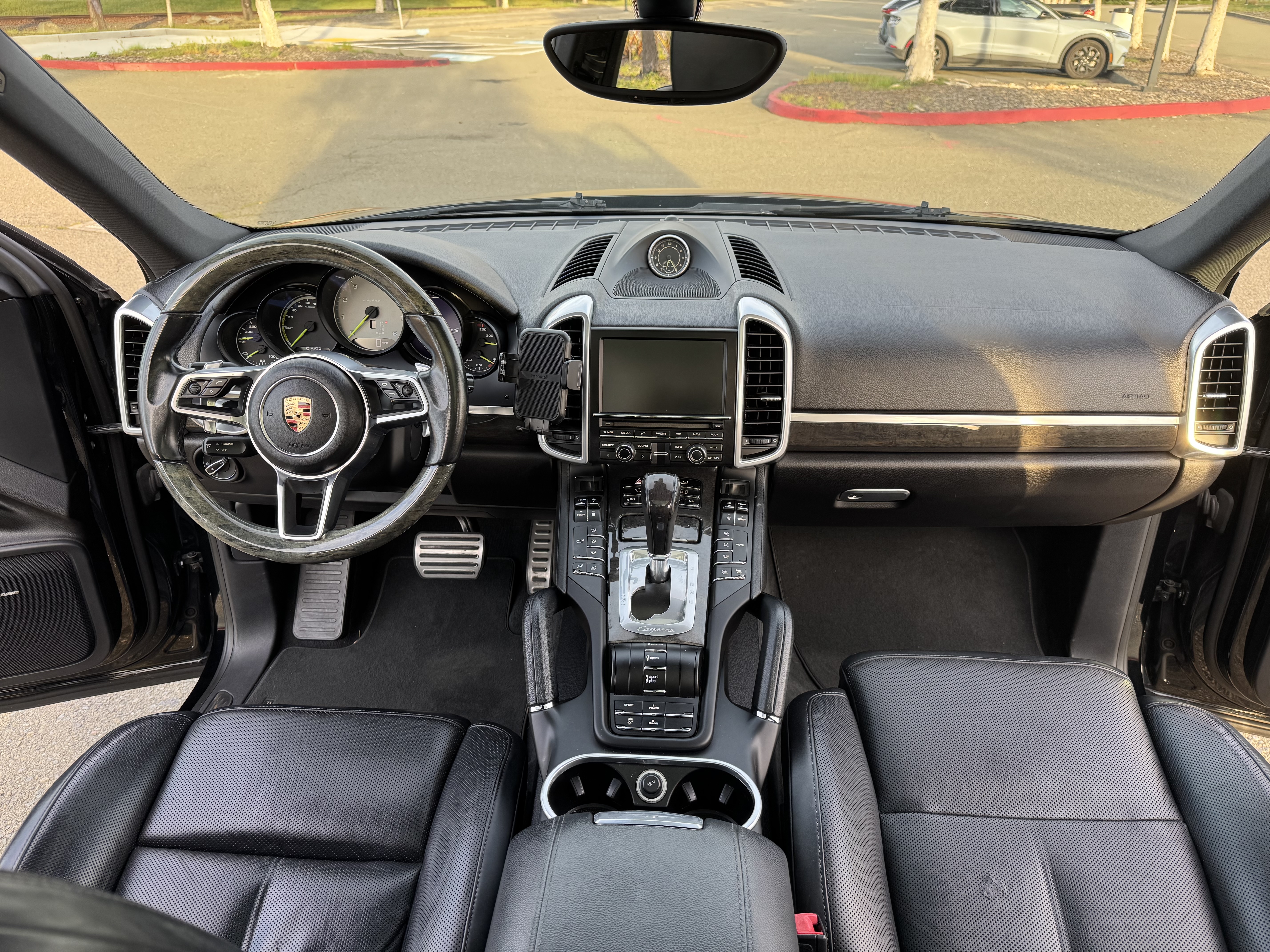 Used 2016 Porsche Cayenne S AWD/4WD image 9