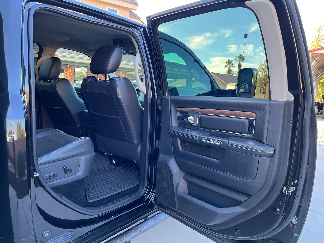 Used 2017 RAM 5500 Laramie AWD/4WD image 28