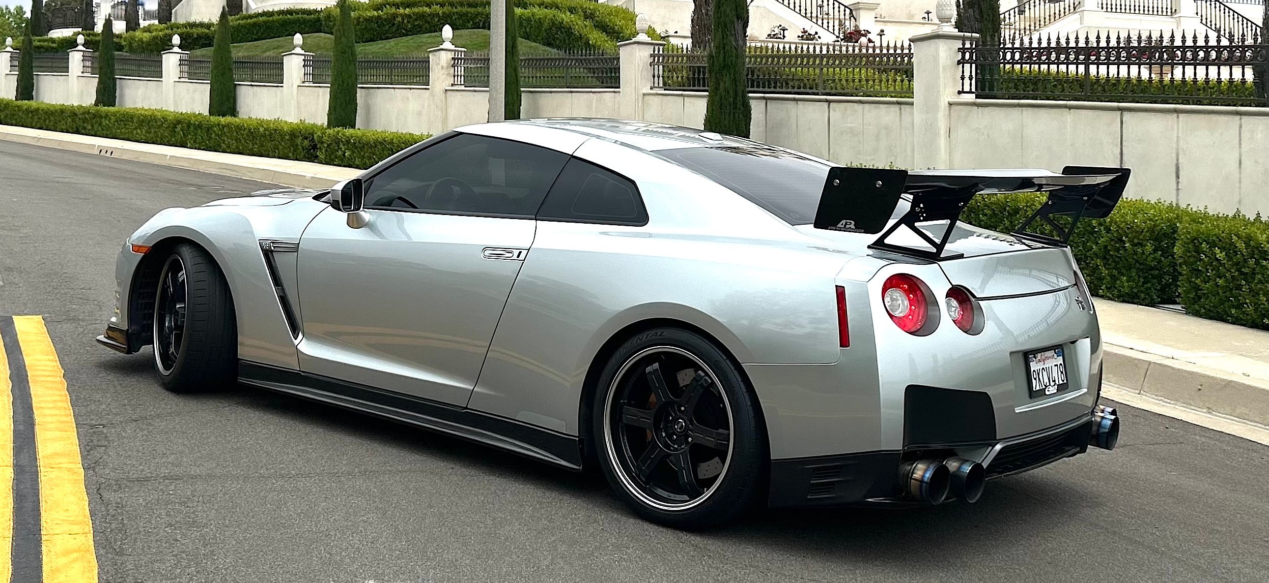 Used 2012 Nissan GT-R Black Edition AWD/4WD image 2