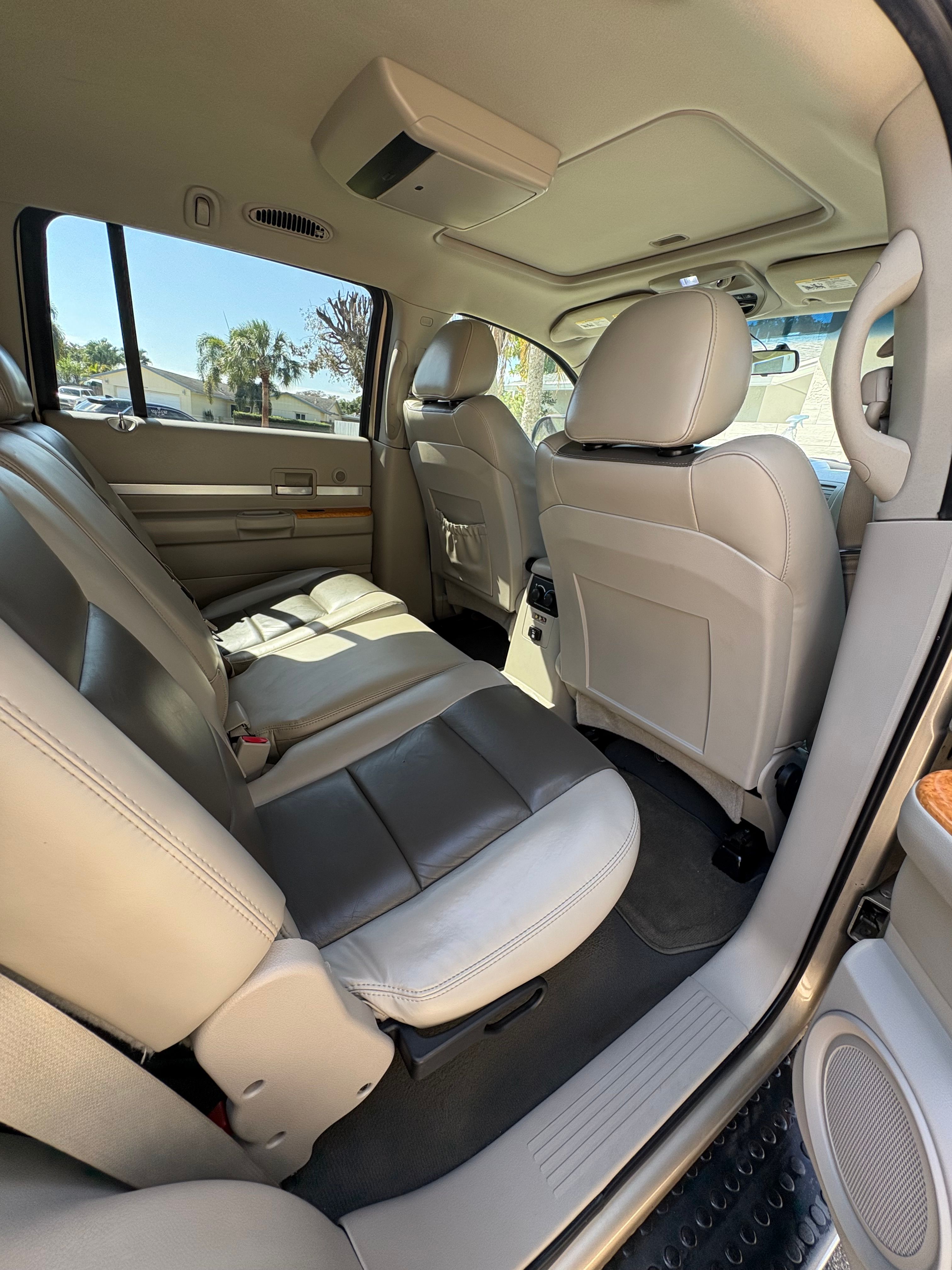 Used 2008 Chrysler Aspen Limited RWD image 23