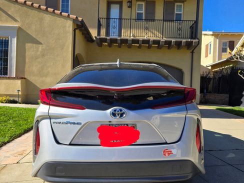 Used 2017 Toyota Prius Prime Premium image 5