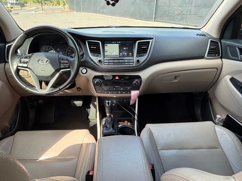 Used 2017 Hyundai Tucson SE Plus AWD/4WD image 10