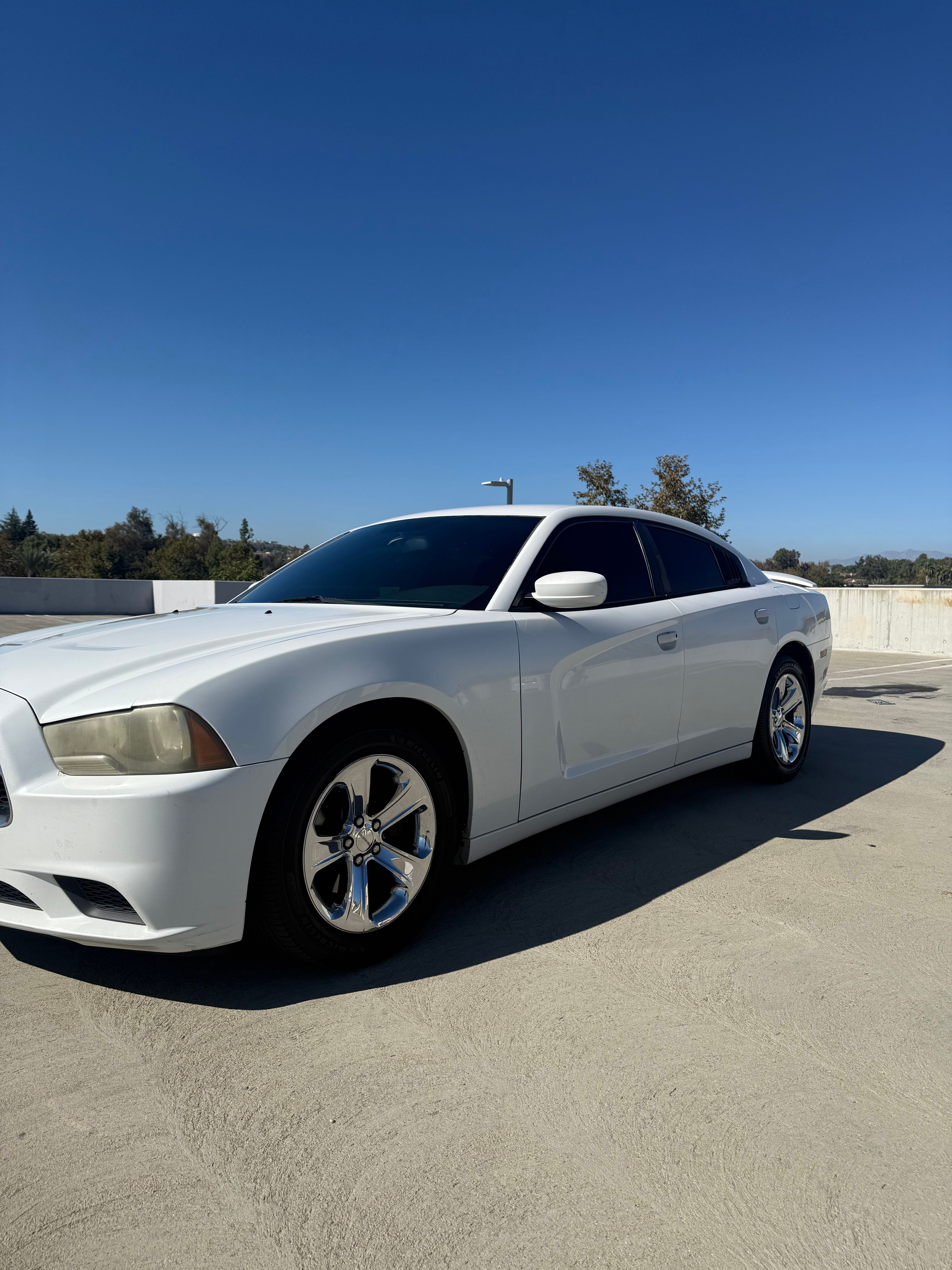 Used 2013 Dodge Charger SE w/ Sport Appearance Group RWD image 2