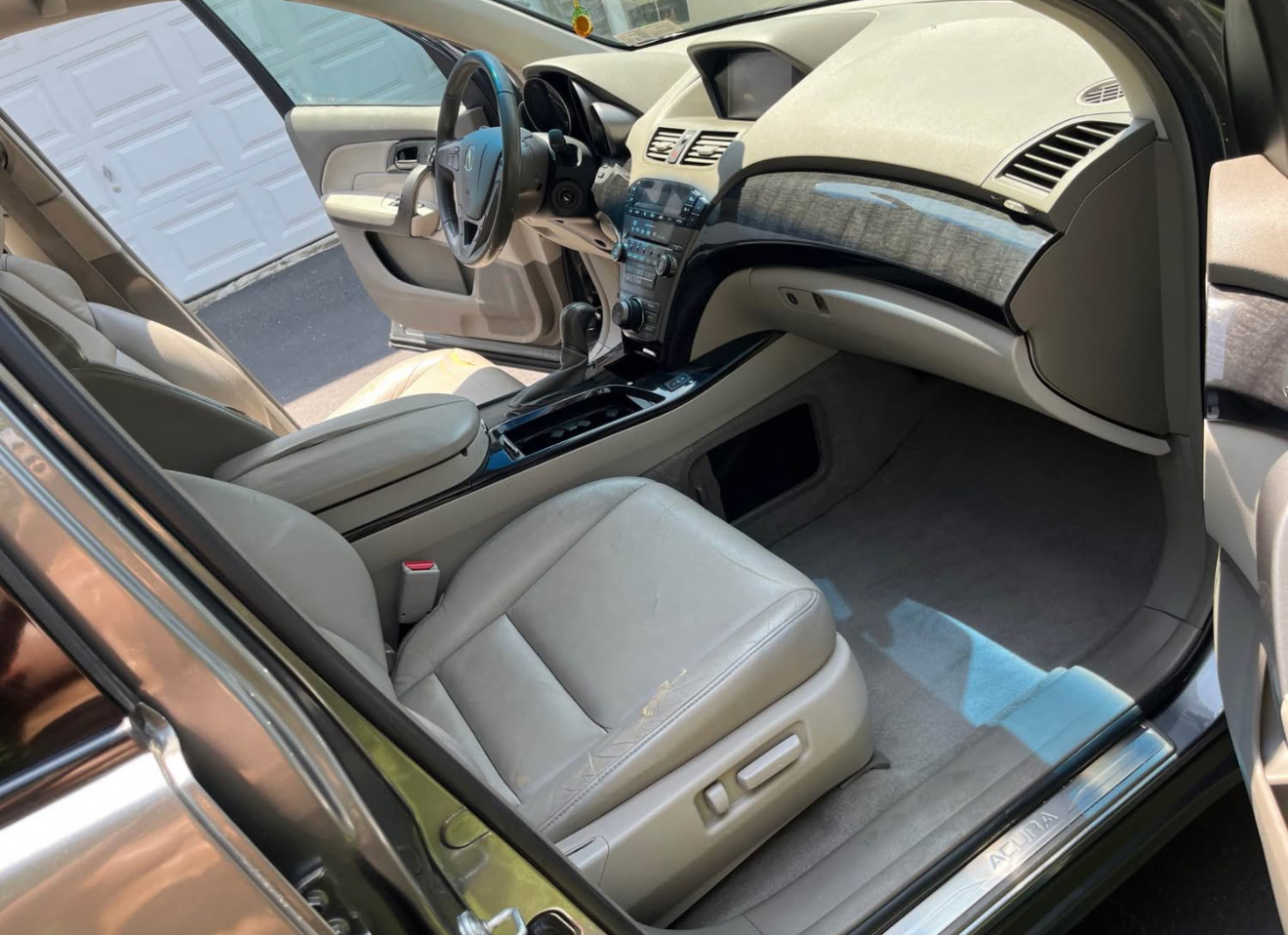 Used 2008 Acura MDX w/ Technology Package AWD/4WD image 2