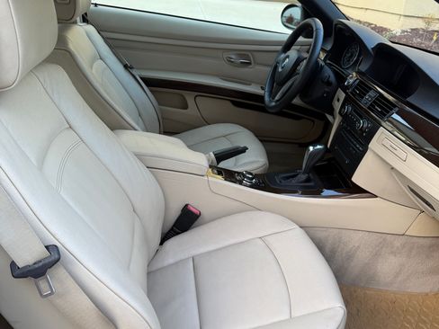 Used 2009 BMW 335i Convertible image 11