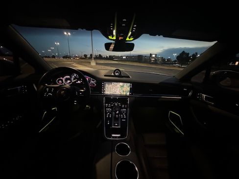 Used 2022 Porsche Panamera 4 E-Hybrid image 13