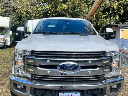 Used 2019 Ford F250 Lariat w/ Lariat Ultimate Package image 2