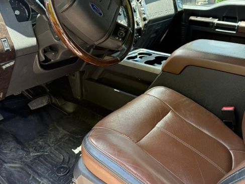 Used 2016 Ford F250 Platinum AWD/4WD image 1